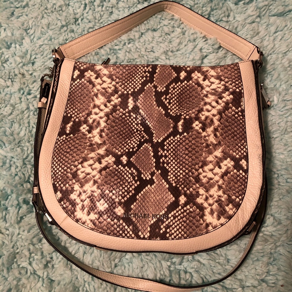 Michael Kors lg crossbody purse
